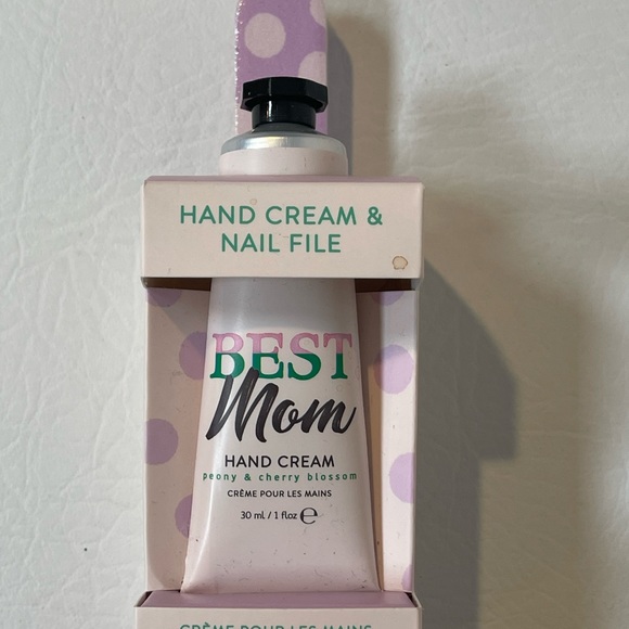 Tory Burch Perfume, Charcoal Peel Off Mask, Hand Cream & Nail File, Body Spray - Picture 6 of 15